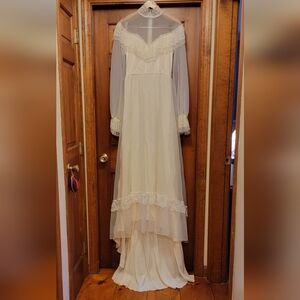 Elegant Vintage Wedding Dress